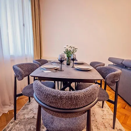 Elegant And Classic 2bd With Free Parking By Apartmax Апартаменты Варна