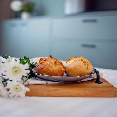 Elegant And Classic 2bd With Free Parking By Apartmax