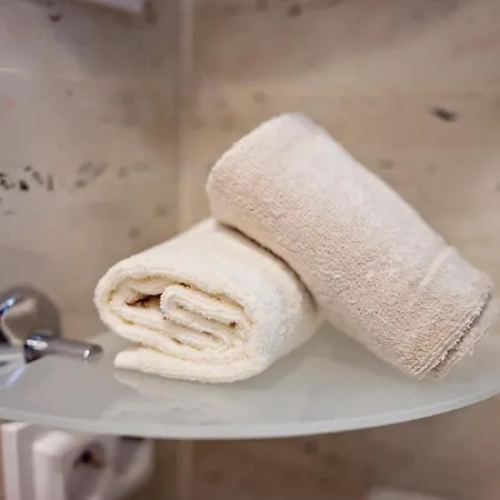Elegant And Classic 2bd With Free Parking By Apartmax Апартаменты Варна